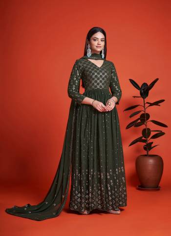 For A Designer Look,Grab These Gown With Dupatta in Fine Blooming Colored.These Gown And Dupatta Are Fabricated On Georgette Pair With American Crepe Inner.Its Beautified With Designer Thread,Sequance Embroidery Work.