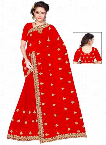 Garb These Wedding Wear Saree in Fine Red Colored.These Saree And Blouse is Fabricated On Heavy Georgette.Its Beautified With Heavy Jari Embroidery With Diamond Work.