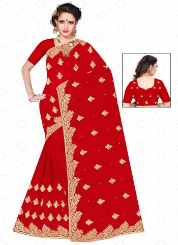 Garb These Wedding Wear Saree in Fine Red Colored.These Saree And Blouse is Fabricated On Heavy Georgette.Its Beautified With Heavy Jari Embroidery With Diamond Work.