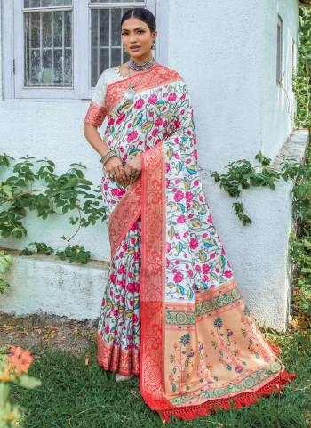 Attrective These Festive Wear Saree in Fine Colored.These Saree And Blouse is Fabricated On Banarasi Silk.Its Beautified With Weavon Jari Border With Designer Pichwai Printed.