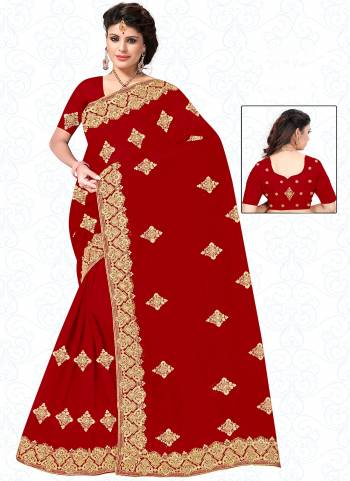 Garb These Wedding Wear Saree in Fine Red Colored.These Saree And Blouse is Fabricated On Heavy Georgette.Its Beautified With Heavy Jari Embroidery With Diamond Work.