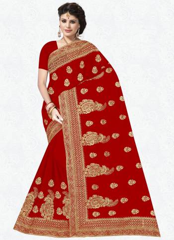 Garb These Wedding Wear Saree in Fine Red Colored.These Saree And Blouse is Fabricated On Heavy Georgette.Its Beautified With Heavy Jari Embroidery With Diamond Work.