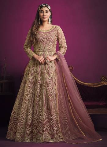 Grab These Anarkali Suit in Fine Colored Pair With Bottom And Dupatta.These Top Are Net And Dupatta Are Fabricated On Net Pair With Santoon Bottom.Its Beautified With Santoon Inner.Its Beautified With Heavy Designer Embroidery Work.