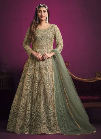 Grab These Anarkali Suit in Fine Colored Pair With Bottom And Dupatta.These Top Are Net And Dupatta Are Fabricated On Net Pair With Santoon Bottom.Its Beautified With Santoon Inner.Its Beautified With Heavy Designer Embroidery Work.