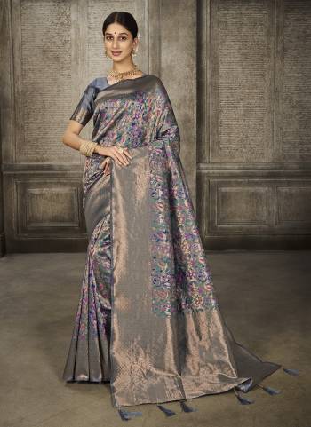 Grab These Party Wear Saree in Fine Colored.These Saree is Fabricated On Banarasi Silk Pair With Blouse.Its Beautified With Weaving Jacquard Designer.