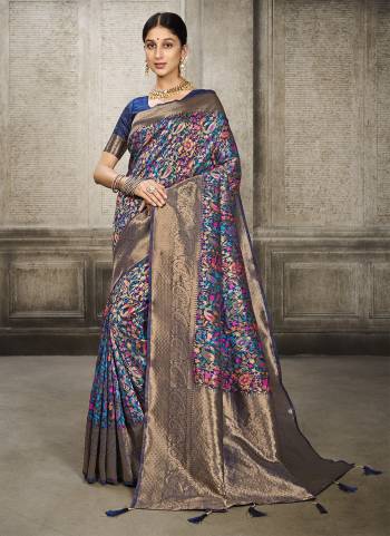 Grab These Party Wear Saree in Fine Colored.These Saree is Fabricated On Banarasi Silk Pair With Blouse.Its Beautified With Weaving Jacquard Designer.