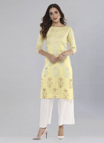 Grab These Beautiful Designer Readymade Kurti.These Kurti is Fabricated On Poly Silk.Its Beautified With Designer Silver Gold Printed.