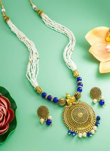 Grab These Beautifil Multy Colored Necklace.These Necklace is Come Alloy Material And Beautified With Kundan Heavy Pearl Work.