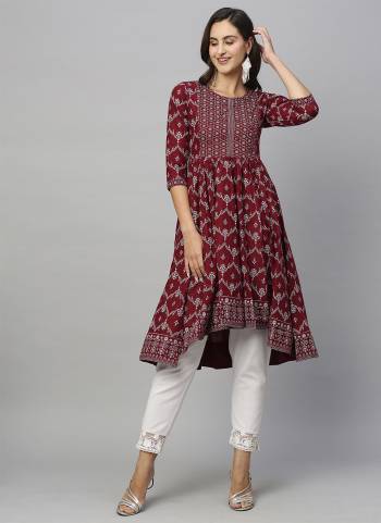 Attrective These Beautiful Looking Readymade Kurti.These Kurtis Fabricated On Cotton.Its Beautified With Designer Foil Printed.