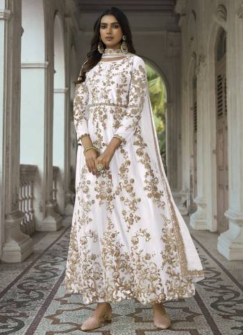 Attrective Looking These Special Suit in Fine Colored Pair With Bottom And Dupatta.These Top And Dupatta Are Fabricated On Butterfly Net Pair With Japan Satin Bottom.Its Beautified With Heavy Designer Embroidery Work.