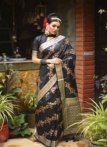 Garb These Party Wear Saree in Fine Colored.These Saree And Blouse is Fabricated On Tussar Silk.Its Beautified With Jamdani Weavon Designer.