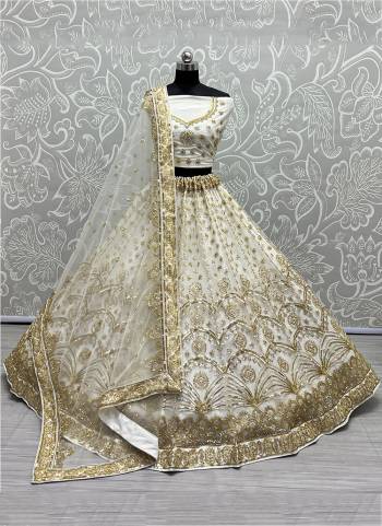 For A Designer Look,Grab These Lehenga Choli With Dupatta in Fine Colored.These Lehenga And Choli Are Bridal Net And Dupatta Are Fabricated On Soft Net Pair.Its Beautified With Designer Fancy Multy Thread,Sequance Embroidery With Hand Work.