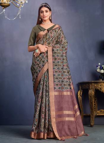 Look Attrective These Designer Party Wear Saree in Fine Colored.These Saree Are Tussar Silk And Blouse Brocade is Fabricated.Its Beautified Designer Printed.