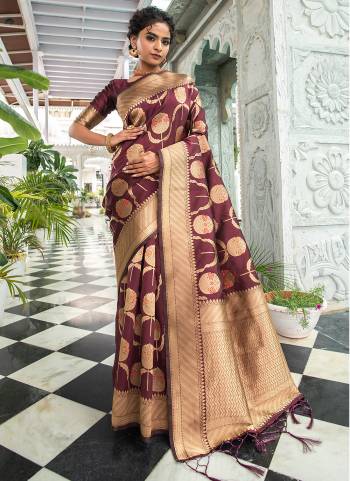 Garb These Party Wear Saree in Fine Colored.These Saree And Blouse is Fabricated On Soft Silk.Its Beautified With Weavon Jari Designer Work.