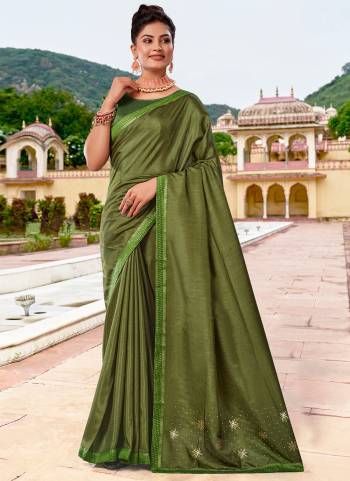 Garb These Saree in Fine Colored.These Saree Are Vichitra Silk And Blouse is Art Silk  Fabricated Pair.Its Beautified Fabric With Designer Diamond Pallu Work With Lace Border.