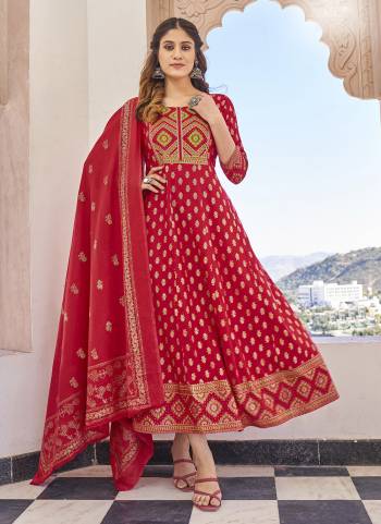 Attrective Looking These Beautiful Looking Readymade Long Kurti With Dupatta.These Kurti is Fabricated On Rayon And Dupatta Are Cotton Mal.Its Beautified With Designer Printed.