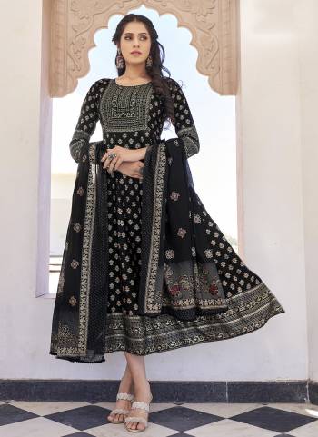 Attrective Looking These Beautiful Looking Readymade Long Kurti With Dupatta.These Kurti is Fabricated On Rayon And Dupatta Are Cotton Mal.Its Beautified With Designer Printed.