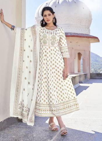 Attrective Looking These Beautiful Looking Readymade Long Kurti With Dupatta.These Kurti is Fabricated On Rayon And Dupatta Are Cotton Mal.Its Beautified With Designer Printed.