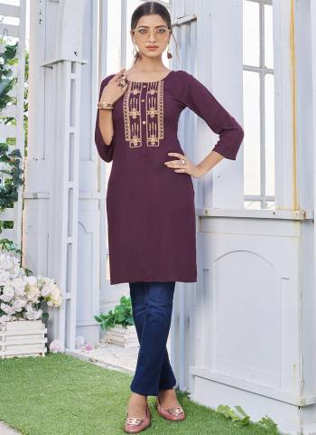 Garb These Beautiful Looking Readymade Kurti.These Kurti is Fabricated On Heavy Rayon.Its Beautified With Designer Embroidery Work.