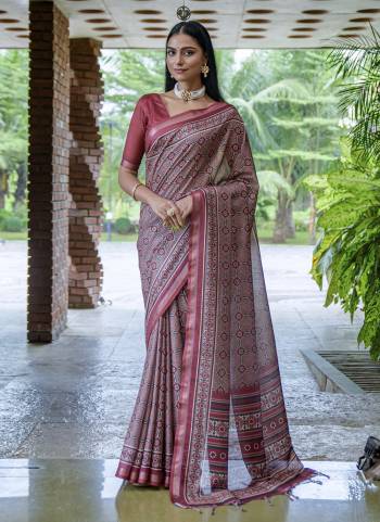 Attrective These Festive Wear Saree in Fine Colored.These Saree And Blouse is Fabricated On Tussar Silk.Its Beautified With Weavon Jari Border With Designer Printed.