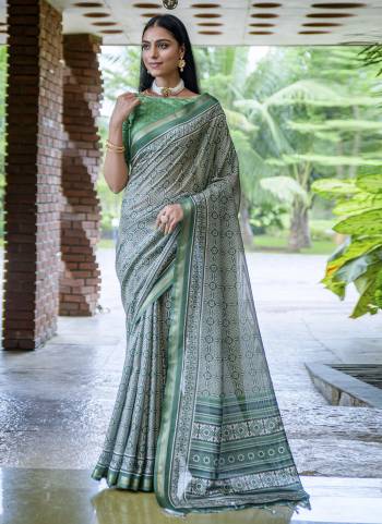 Attrective These Festive Wear Saree in Fine Colored.These Saree And Blouse is Fabricated On Tussar Silk.Its Beautified With Weavon Jari Border With Designer Printed.