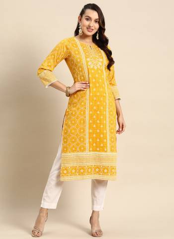 Attrective These Beautiful Looking Readymade Kurti.These Kurtis Fabricated On Poly Cotton.Its Beautified With Designer Floral Printed With Embroidery Work.