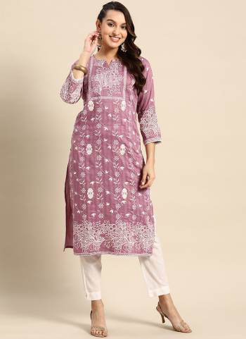 Attrective These Beautiful Looking Readymade Kurti.These Kurtis Fabricated On Poly Cotton.Its Beautified With Designer Floral Printed With Embroidery Work.