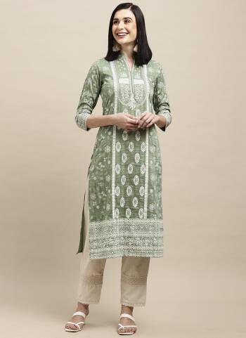 Attrective These Beautiful Looking Readymade Kurti.These Kurtis Fabricated On Poly Cotton.Its Beautified With Designer Floral Printed With Embroidery Work.