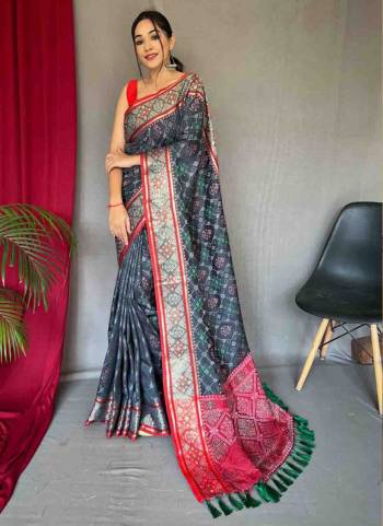 Garb This Partywear Saree Paired With Contrast Blouse.This Saree And Blouse Are Patola Silk Based Fabric With Weaving Jacquard Designer. Buy This Pretty Saree Now.