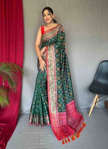 Garb This Partywear Saree Paired With Contrast Blouse.This Saree And Blouse Are Patola Silk Based Fabric With Weaving Jacquard Designer. Buy This Pretty Saree Now.