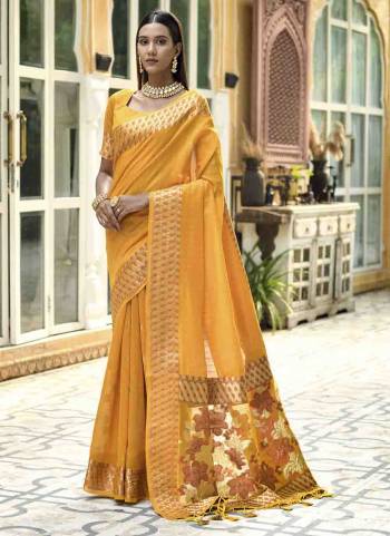 Garb These Party Wear Fancy Saree in Fine Colored.These Saree Pallu Are Organza And Saree And Blouse is Fabricated On Linen Silk.Its Beautified With Organza Fabric Printed Pallu,Sequance Embroidery Work Designer.