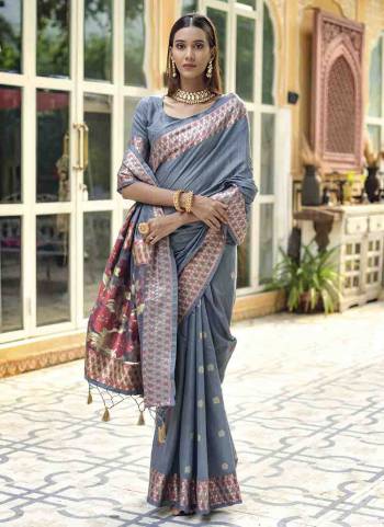 Garb These Party Wear Fancy Saree in Fine Colored.These Saree Pallu Are Organza And Saree And Blouse is Fabricated On Linen Silk.Its Beautified With Organza Fabric Printed Pallu,Sequance Embroidery Work Designer.