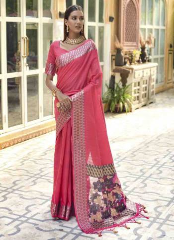 Garb These Party Wear Fancy Saree in Fine Colored.These Saree Pallu Are Organza And Saree And Blouse is Fabricated On Linen Silk.Its Beautified With Organza Fabric Printed Pallu,Sequance Embroidery Work Designer.
