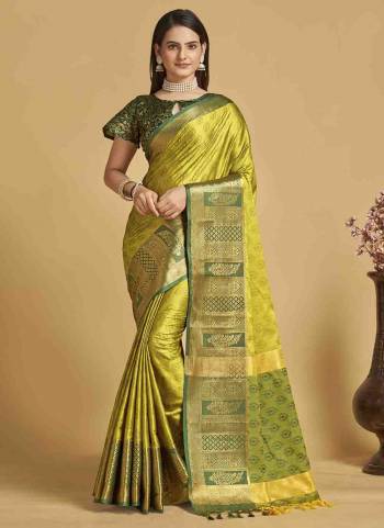 Garb This Partywear Saree Paired With Contrast Blouse.This Saree And Blouse Are Soft Silk Based Fabric With Weaving Jacquard Designer. Buy This Pretty Saree Now.