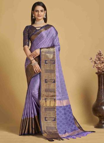 Garb This Partywear Saree Paired With Contrast Blouse.This Saree And Blouse Are Soft Silk Based Fabric With Weaving Jacquard Designer. Buy This Pretty Saree Now.