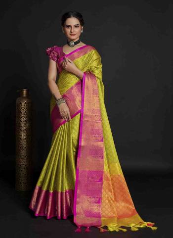 Garb This Partywear Saree Paired With Contrast Blouse.This Saree And Blouse Are Soft Silk Based Fabric With Weaving Jacquard Designer. Buy This Pretty Saree Now.