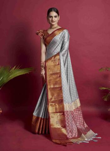 Garb This Partywear Saree Paired With Contrast Blouse.This Saree And Blouse Are Soft Silk Based Fabric With Weaving Jacquard Designer. Buy This Pretty Saree Now.