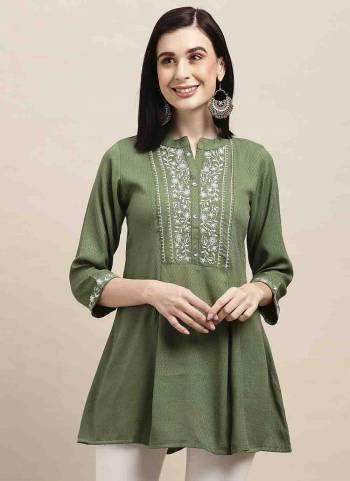 Garb These Beautiful Looking Readymade Short Kurti.These Kurtis Fabricated On Poly Rayon.Its Beautified With Designer Floral Embroidery Work.