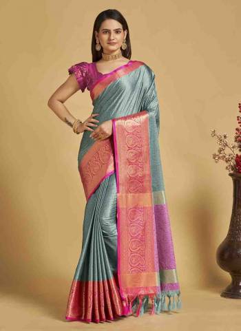 Garb This Partywear Saree Paired With Contrast Blouse.This Saree And Blouse Are Lichi Soft Silk Based Fabric With Weaving Jacquard Designer. Buy This Pretty Saree Now.