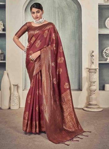 Look These Party Wear Saree in Fine Colored.These Saree And Blouse is Fabricated On Banarasi Silk Pair.Its Beautified With Weavon Copper Jari Designer Work.