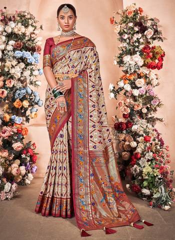 Garb These Party Wear Saree in Fine Colored.These Saree And Blouse is Fabricated On Mysore Art Silk Pair.Its Beautified With Weavon Designer With Foil Printed.