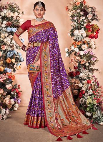 Garb These Party Wear Saree in Fine Colored.These Saree And Blouse is Fabricated On Mysore Art Silk Pair.Its Beautified With Weavon Designer With Foil Printed.