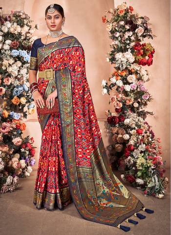 Garb These Party Wear Saree in Fine Colored.These Saree And Blouse is Fabricated On Mysore Art Silk Pair.Its Beautified With Weavon Designer With Foil Printed.