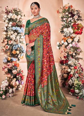 Garb These Party Wear Saree in Fine Colored.These Saree And Blouse is Fabricated On Mysore Art Silk Pair.Its Beautified With Weavon Designer With Foil Printed.