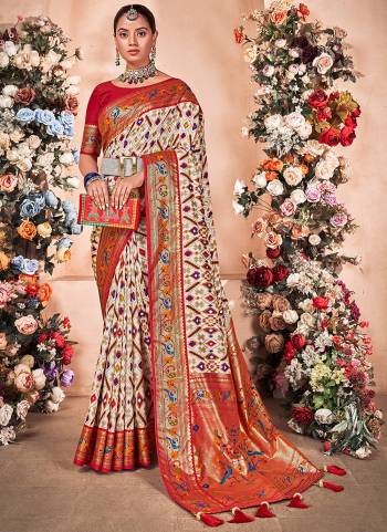 Garb These Party Wear Saree in Fine Colored.These Saree And Blouse is Fabricated On Mysore Art Silk Pair.Its Beautified With Weavon Designer With Foil Printed.