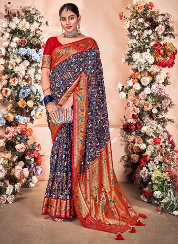 Garb These Party Wear Saree in Fine Colored.These Saree And Blouse is Fabricated On Mysore Art Silk Pair.Its Beautified With Weavon Designer With Foil Printed.