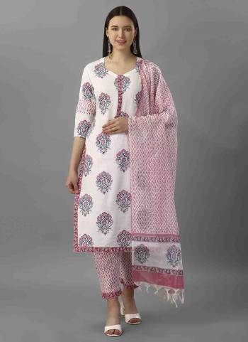 Grab These Readymade Suit in Fine Colored Pair With Bottom And Dupatta.These Top And Bottom Are Fabricated On Rayon Pair With Chanderi Dupatta.Its Beautified With Designer Printed.