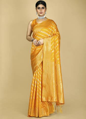 Look These Party Wear Saree in Fine Colored.These Saree And Blouse is Fabricated On Banarasi Silk Pair.Its Beautified With Weavon Designer Work.