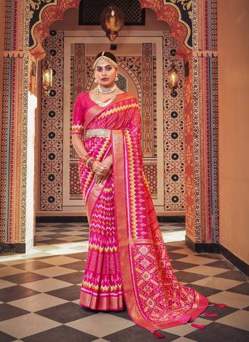 Garb These Party Wear Saree in Fine Colored.These Saree And Blouse is Fabricated On Cotton Silk Pair.Its Beautified With Weavon Pallu Border With Foil Printed Designer.