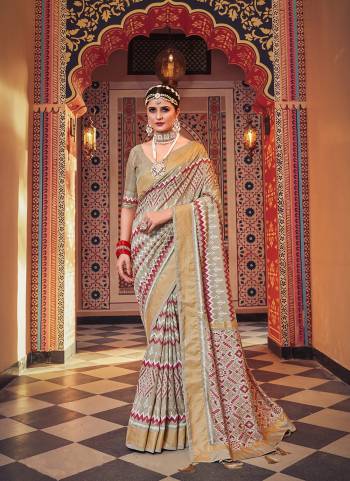 Garb These Party Wear Saree in Fine Colored.These Saree And Blouse is Fabricated On Cotton Silk Pair.Its Beautified With Weavon Pallu Border With Foil Printed Designer.